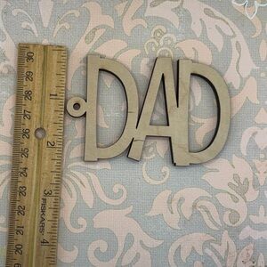 Wooden 'DAD' Keychain Charm - ornament sign - Natural Wood